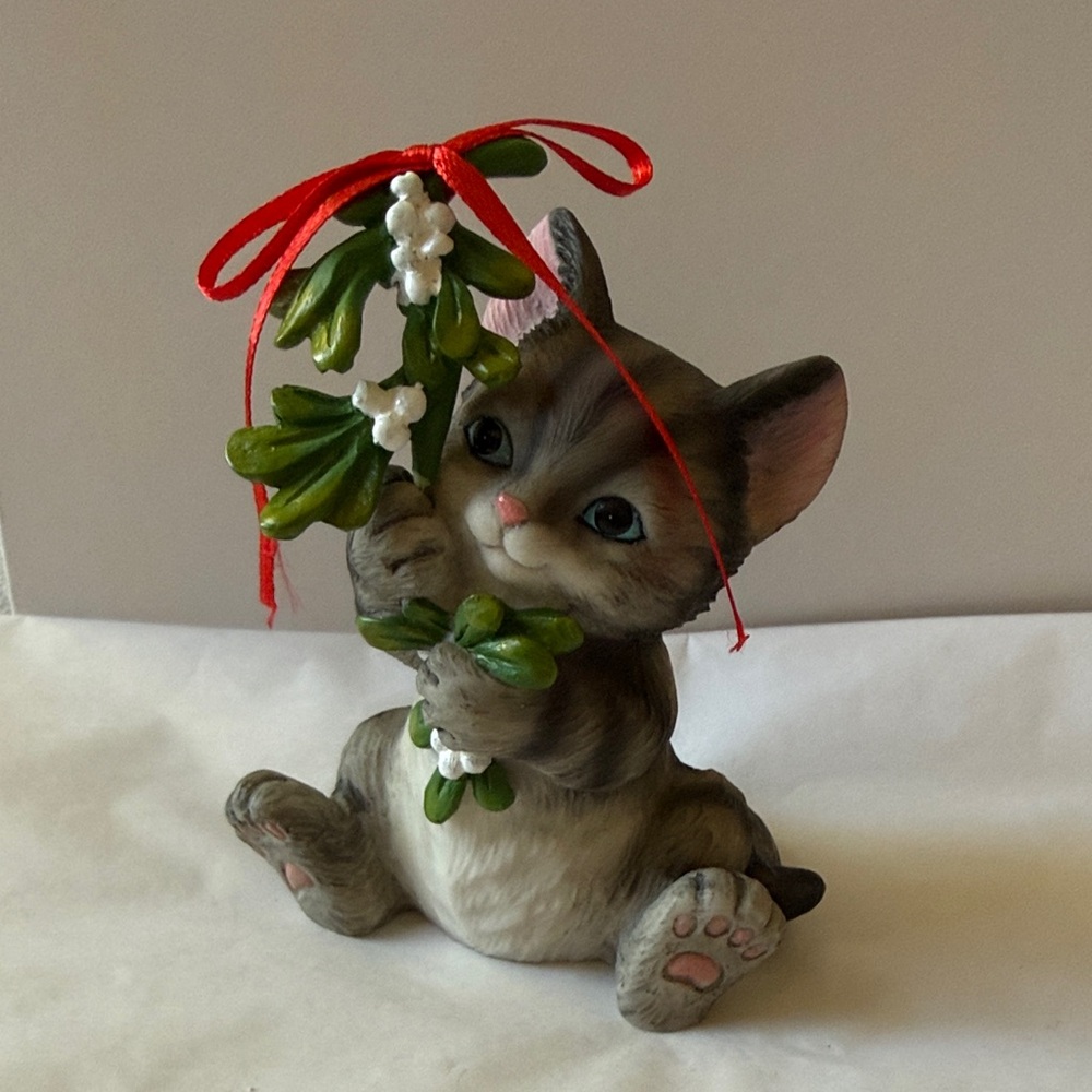 Lenox Mistletoe Mischief Gray Tabby kitten Christmas Figurine